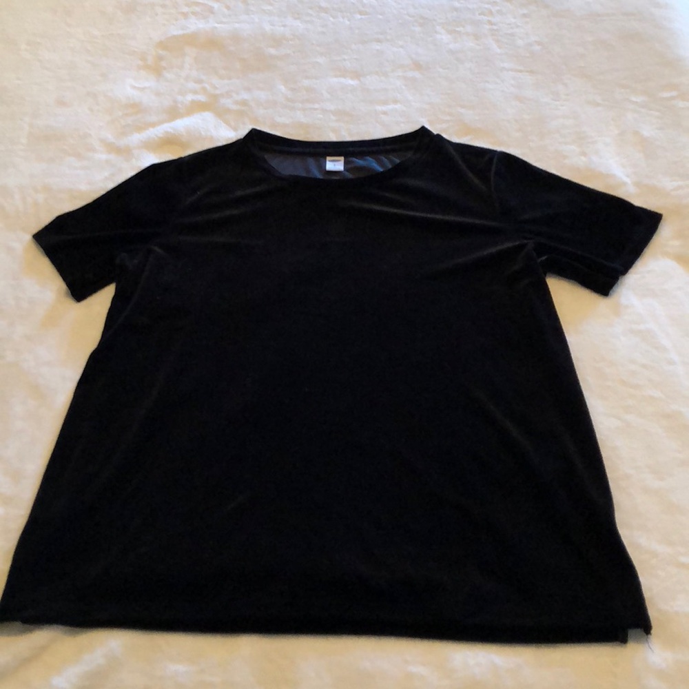 🔥4//$15🔥 Black velvet T-shirt